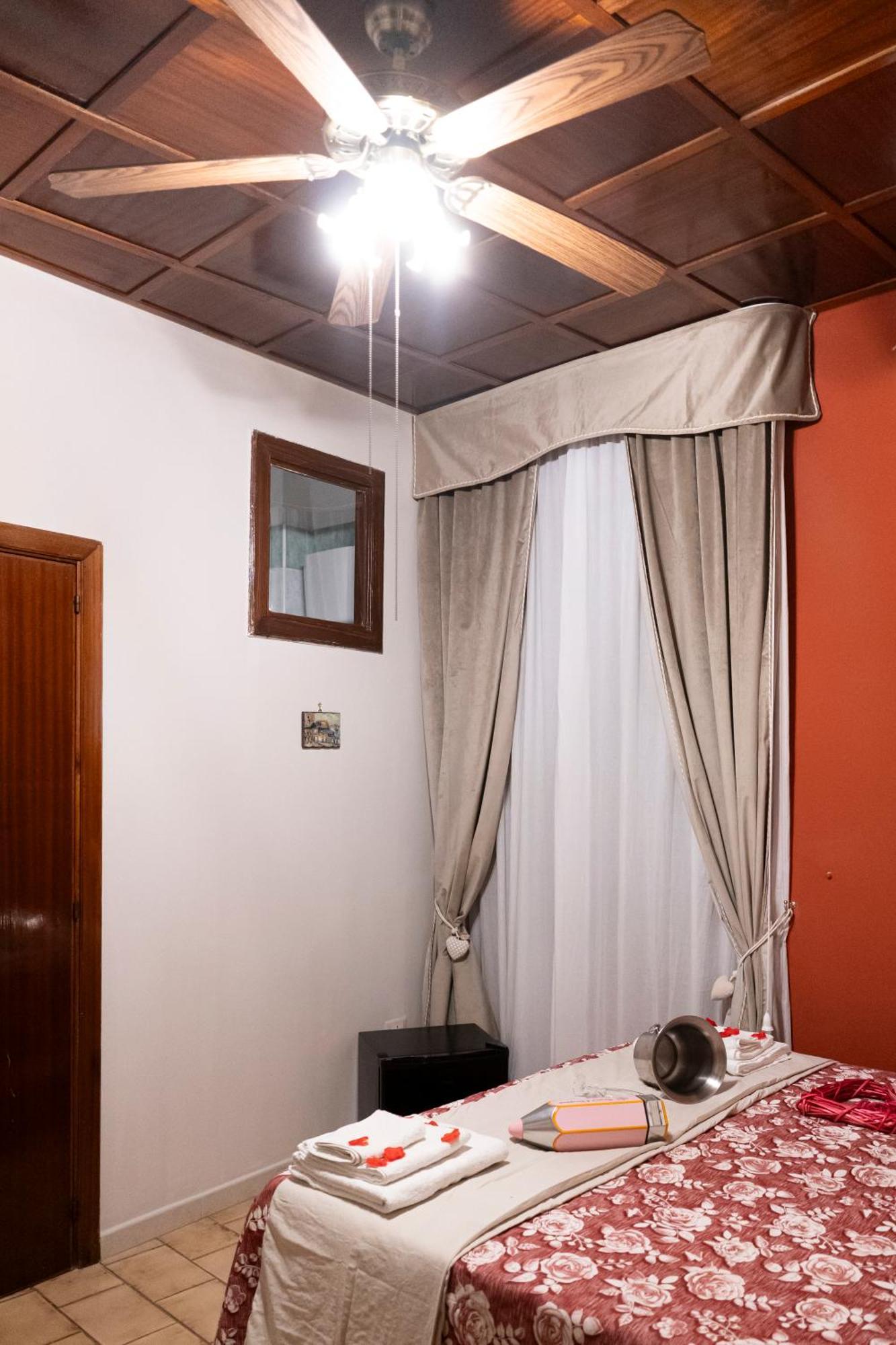 Affitta Camera Don Vittorio - Napoli Portacapuana 外观 照片